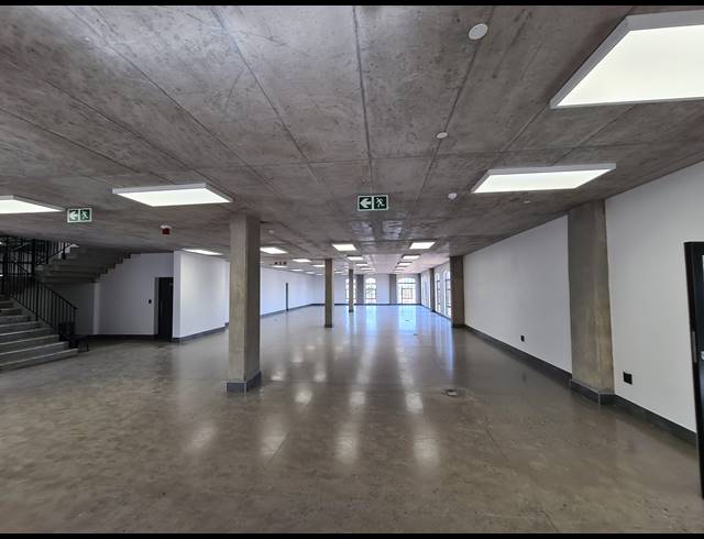 2,458M² WAREHOUSE TO LET IN RIVERSANDS